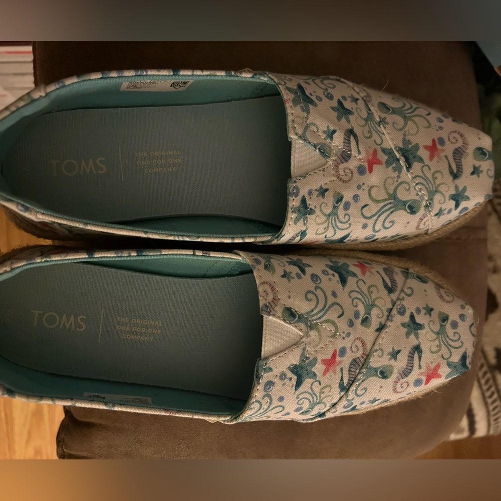 Tom’s shoes